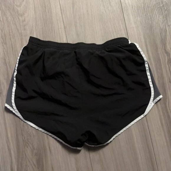 Nike running shorts - Picture 2 of 2